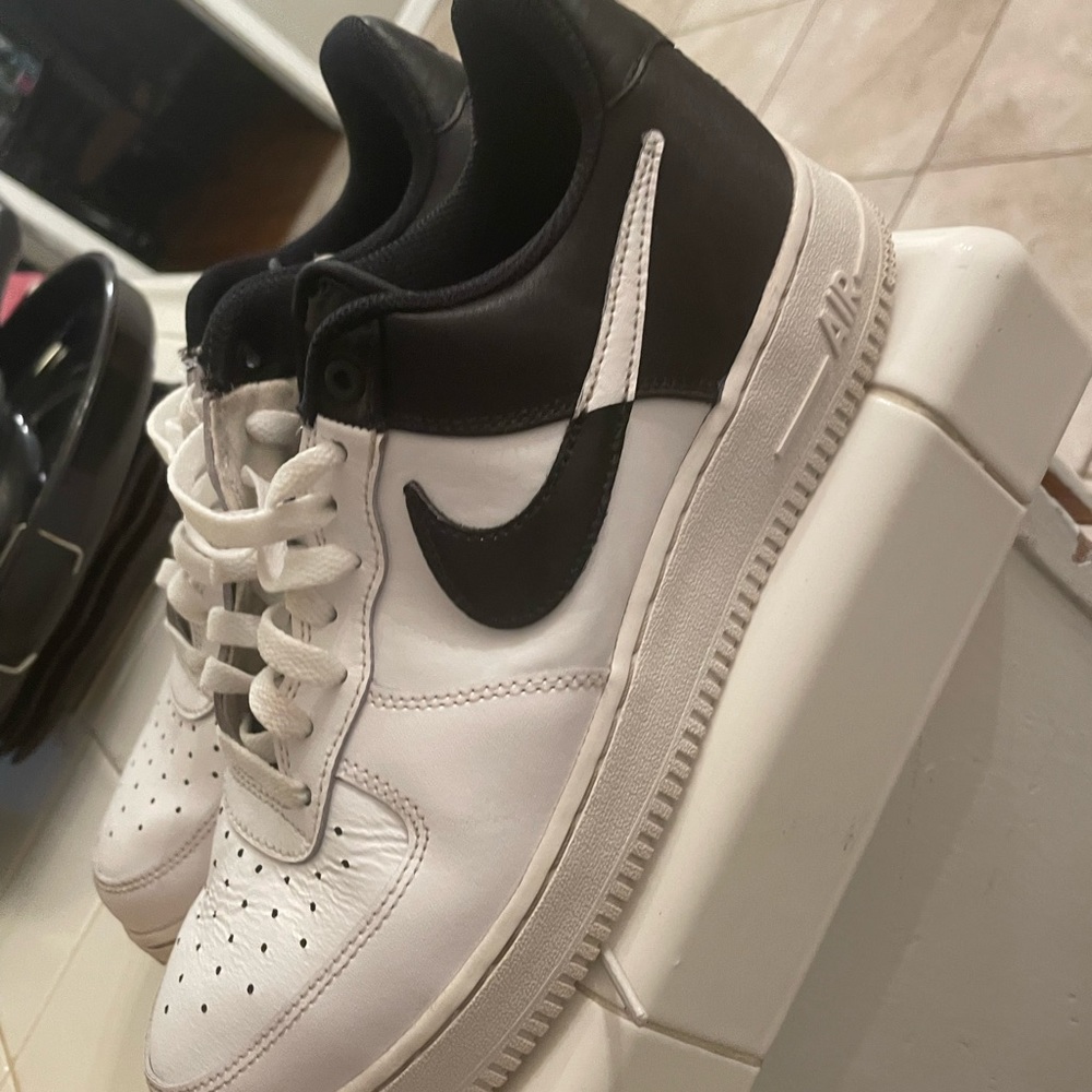 Shoes - Picture 4 of 4
